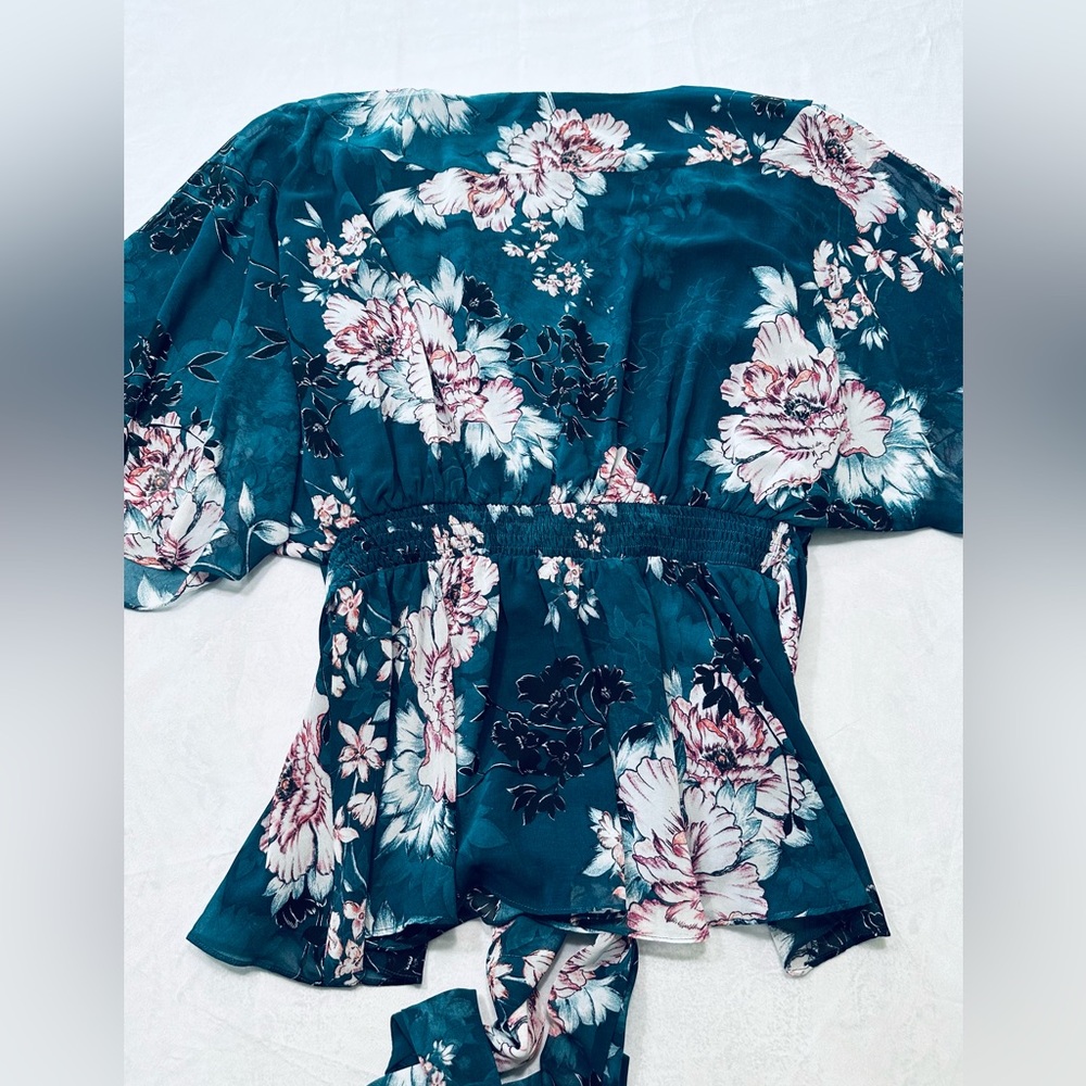 City Chic Blue Floral Blouse Womens Size Large/20 - Picture 2 of 5